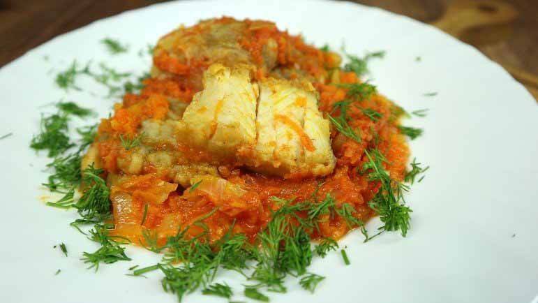 Как приготовить рыбу под маринадом из моркови и лука — рецепты тушеной, жареной, в духовке, в мультиварке