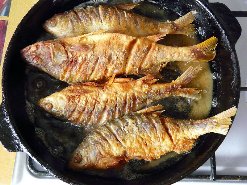 Сколько жарить рыбу на сковороде по времени, и как ее вкусно приготовить?