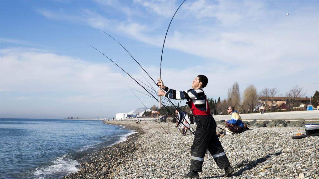 Рыбалка на черном море с берега – практические советы
