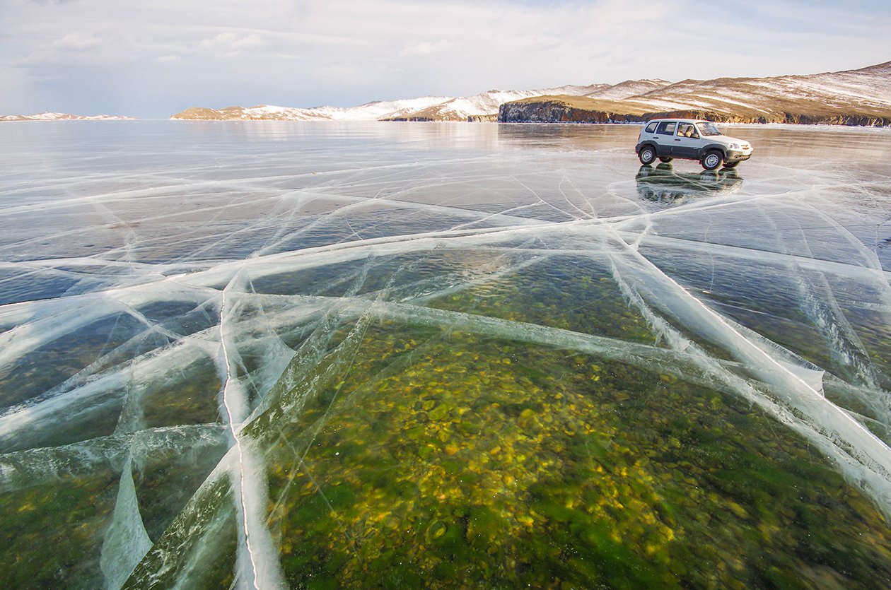 Зимний байкал: километры прозрачного льда на красочных фото. ридус