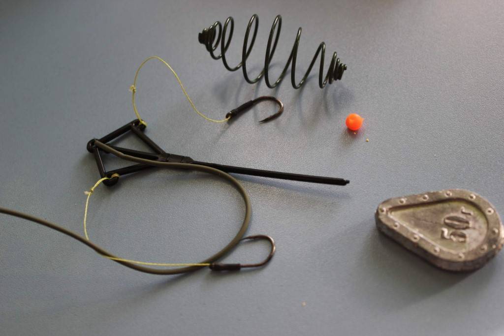 Ловля карпа на пружину: особенности рыбалки, техника ловли, используемые насадки и снасти