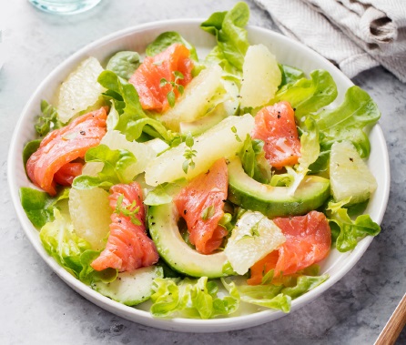 Салат с авокадо и семгой: рецепты с фото пошагово