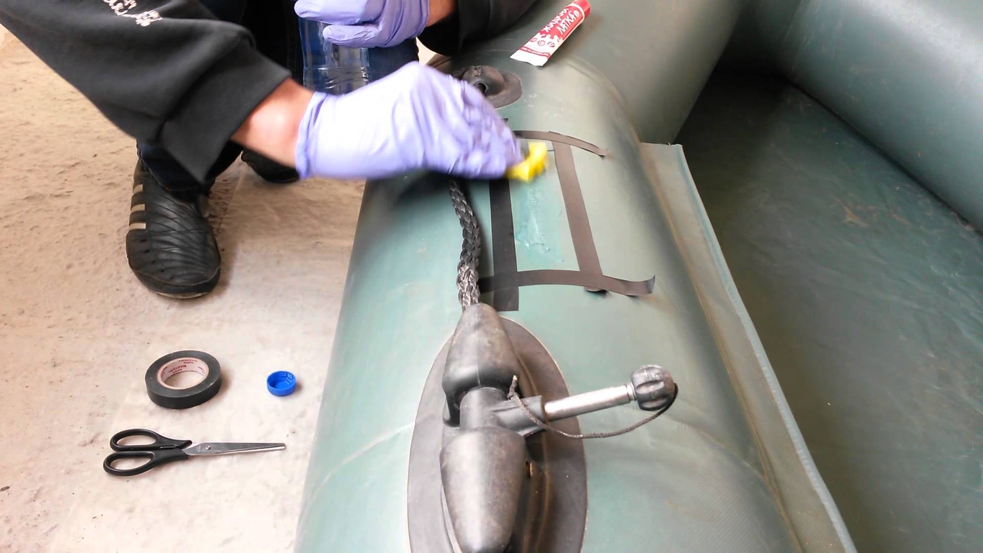 Как заклеить резиновую лодку — ремонт проколов, закрепление уключин
