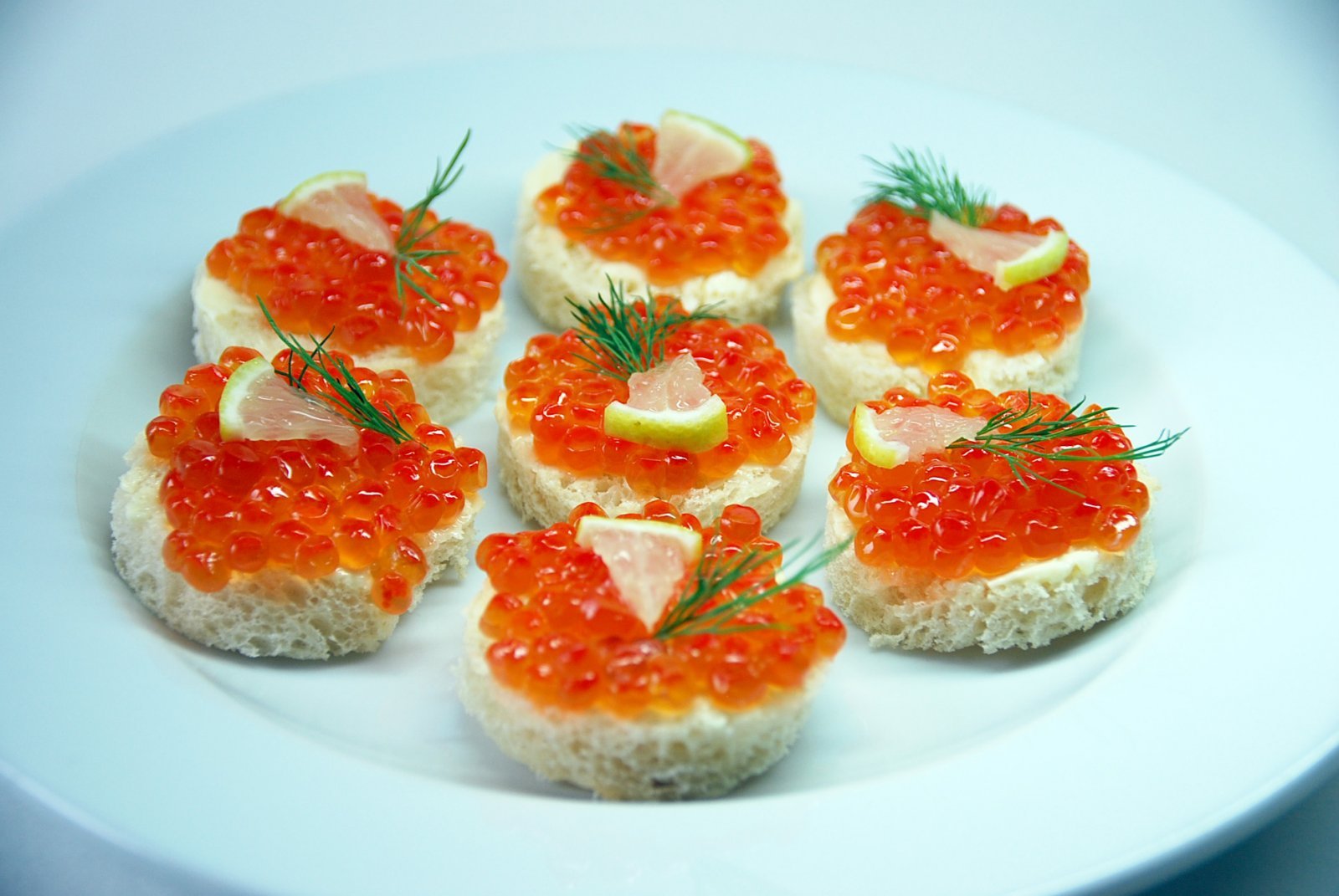 Бутерброды с красной рыбой: рецепты с фото (простые и вкусные)