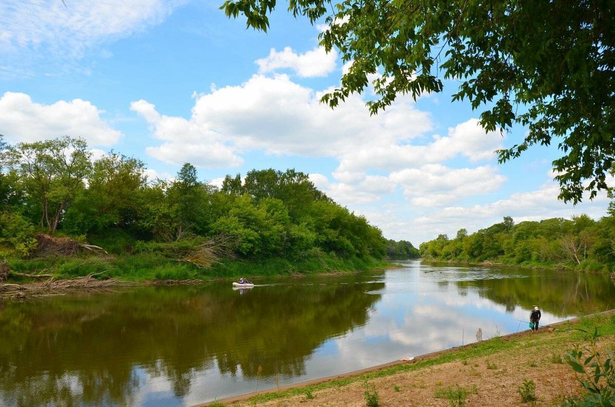 Рыбалочка на могучей реке днепр с берега и лодки фото видео