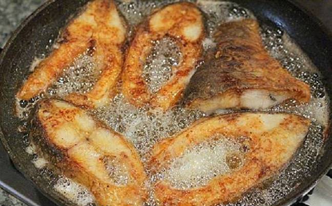 Как пожарить мелкую рыбу на сковороде