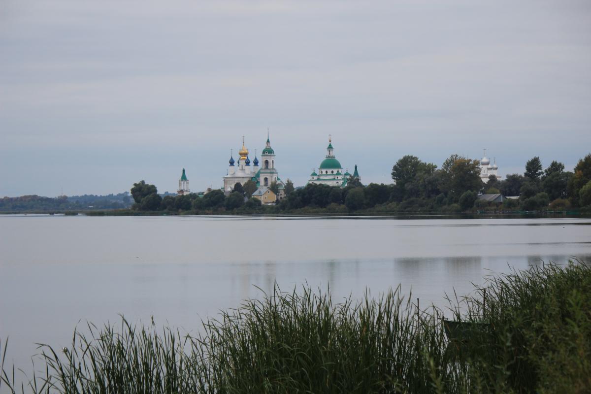 Ростовское озеро неро и легенды о сокровищах в его глубинах