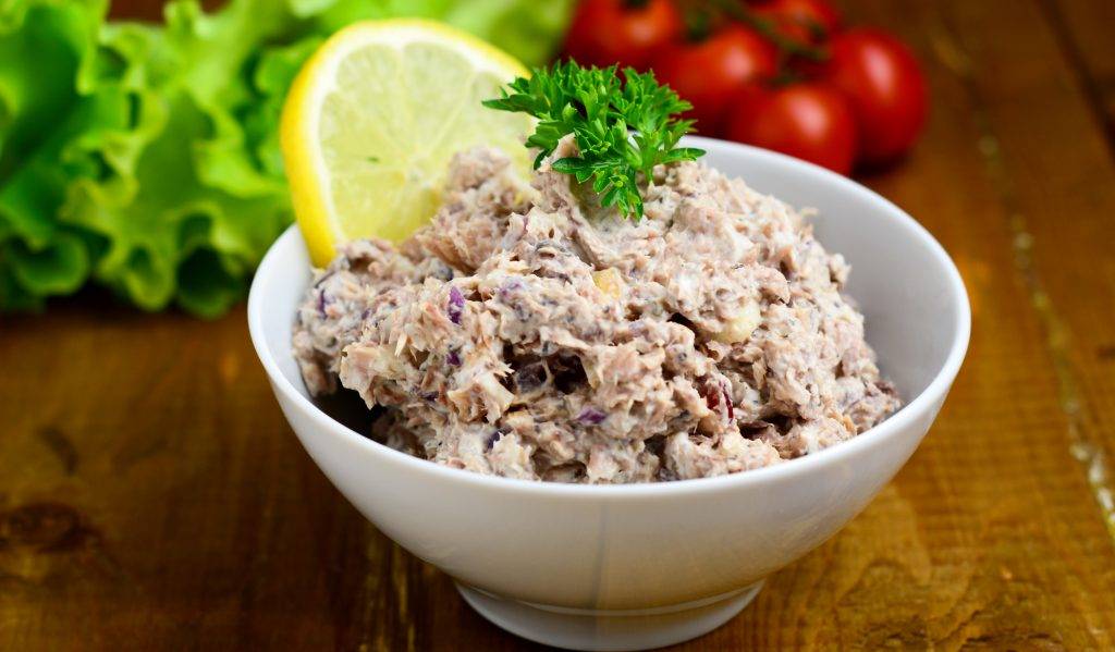 Салат из сайры консервированной - вкусно и недорого: рецепт с фото и видео