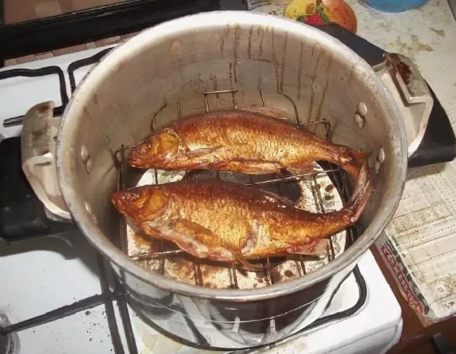 Как правильно коптить рыбу в домашних условиях