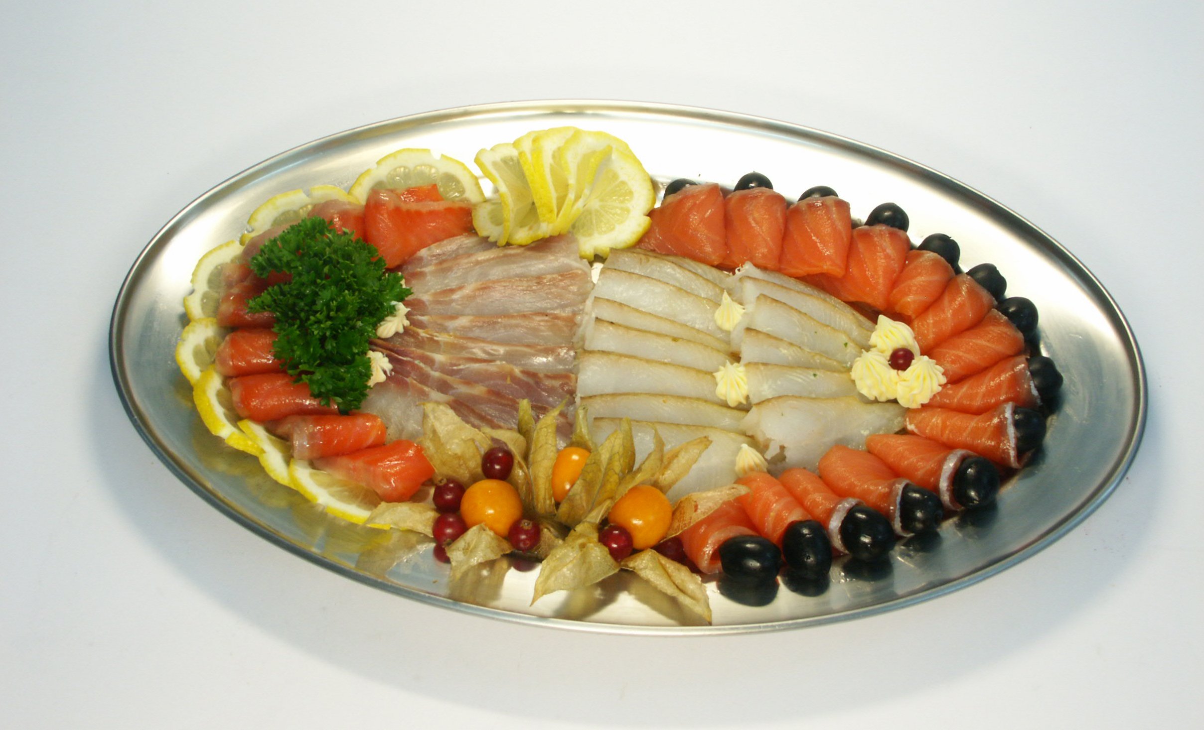 Оформление рыбной тарелки к праздничному столу в домашних условиях