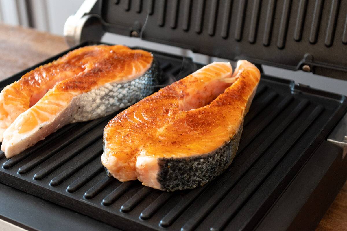 Как пожарить лосося на сковороде