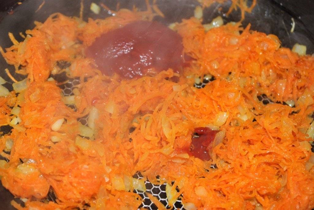 Рыба тушеная с морковью и луком рецепт с фото пошагово - 1000.menu