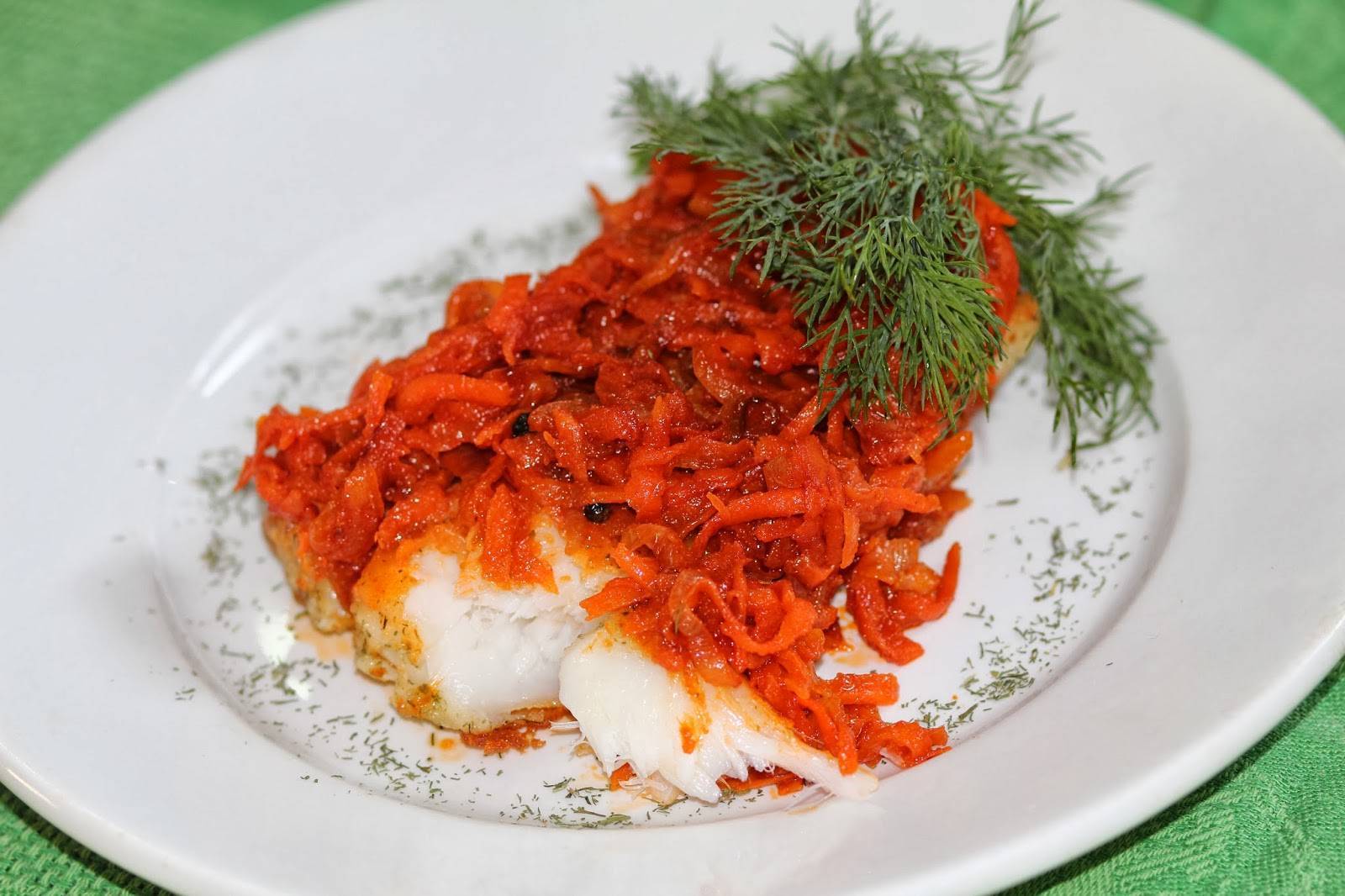 Тушеная речная рыба с морковью и луком - простой и вкусный ужин