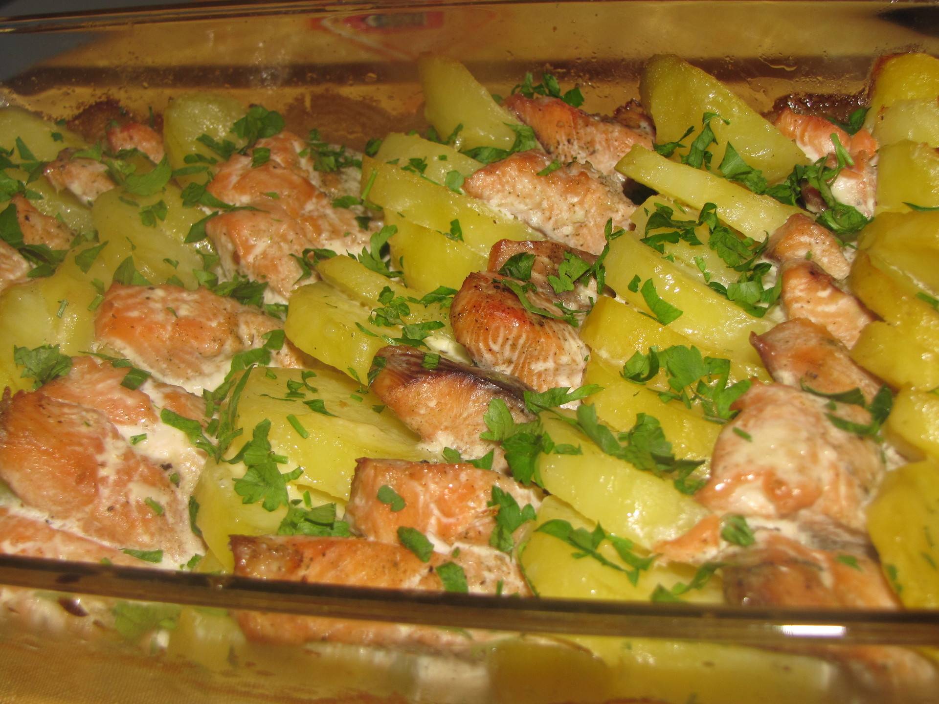 Рыба запеченная в духовке с картошкой - рецепты