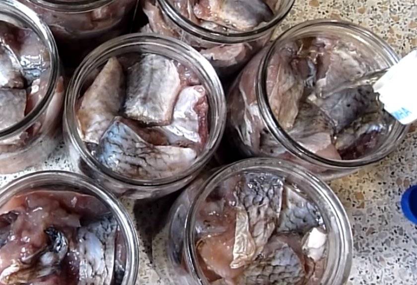 Как приготовить рыбные консервы в мультиварке?