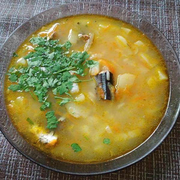 Быстрый суп из рыбной консервы с рисом