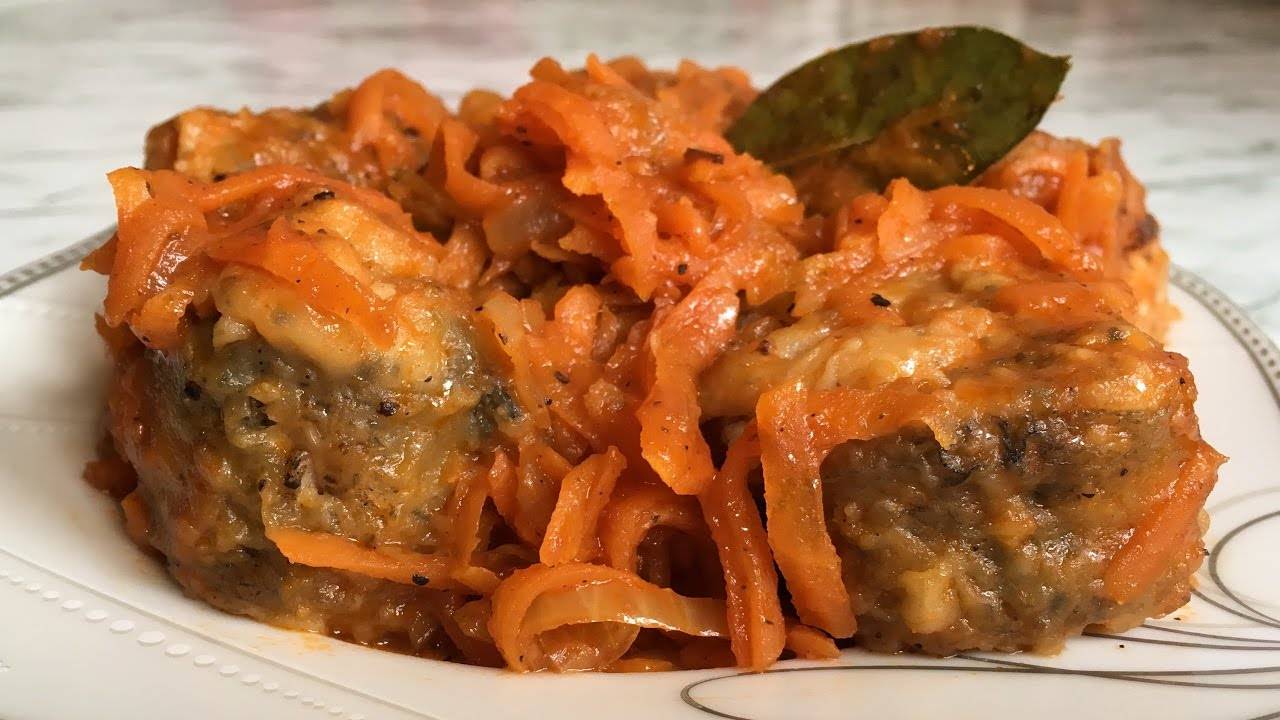 Рыба в томатном соусе с морковью и луком – 5 рецептов