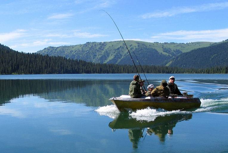 Рыбалка на телецком озере: какая рыба водится, особенности ловли летом