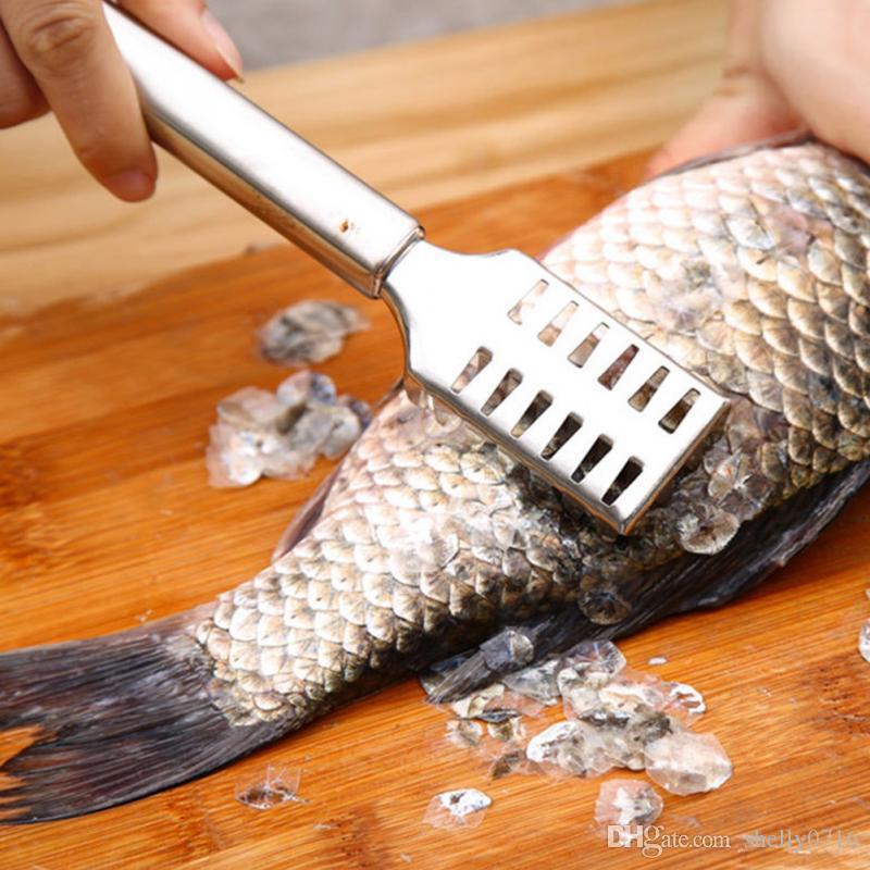 Чтобы удобно было чистить рыбу от чешуи: спец доска и спец рыбочистки