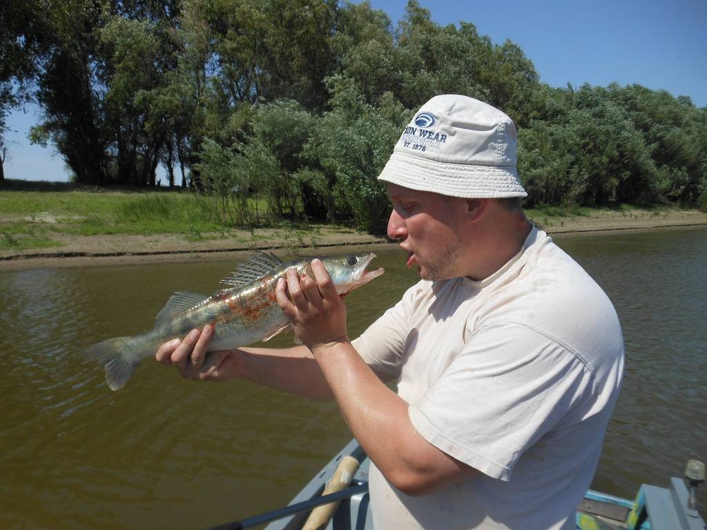 Вода в ахтубе сегодня. Рыбалка в Селитренном Астраханской области 2022. Харабали река Ахтуба. Харабали Астраханская область. Селитренное река Ахтуба.