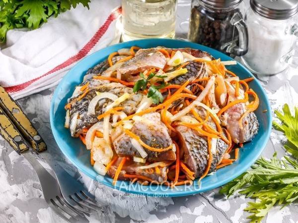 Салат хе из рыбы по-корейски с морковью
