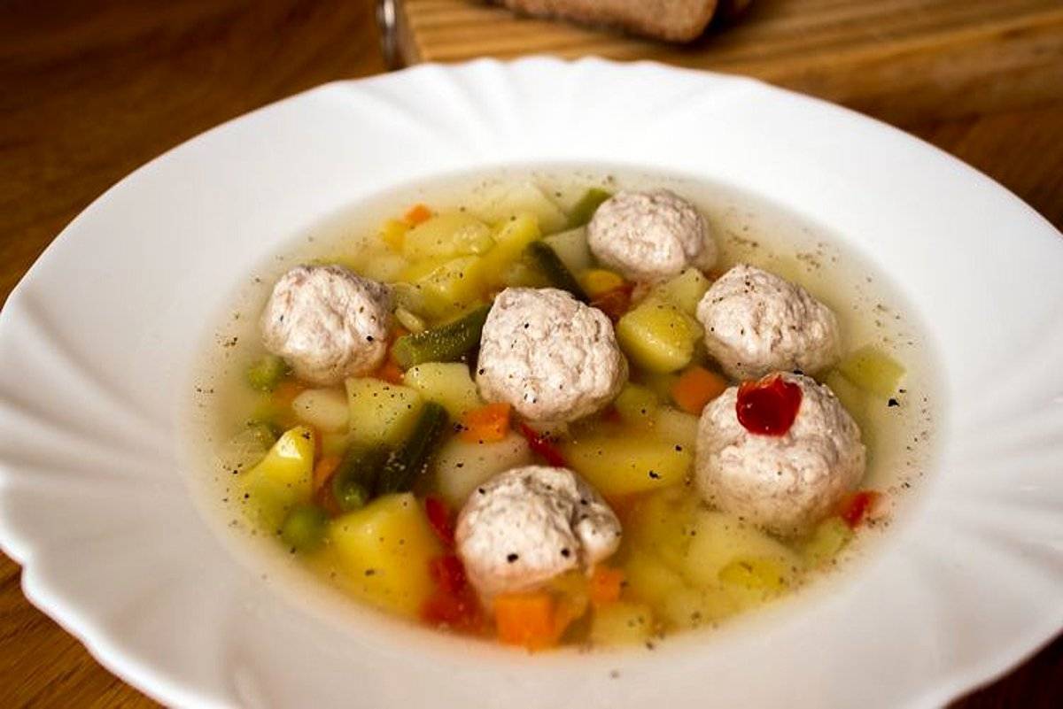 Суп с рыбными фрикадельками: простой и вкусный рецепт