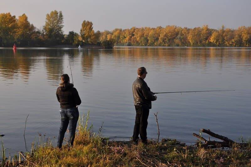 Рыбак башкортостан. Осень рыбалка. Рыбалка осенью. Рыбалка в октябре. Осенняя рыбалка на в октябре.