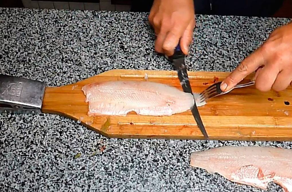 Как чистить рыбу, чтобы не летела чешуя