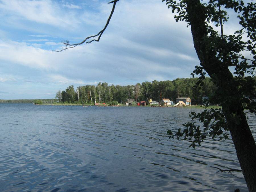 Озеро акакуль базы. Озеро Акакуль. Озеро Акакуль Челябинская область. Озеро Акакуль база. Акакуль озеро пляж.