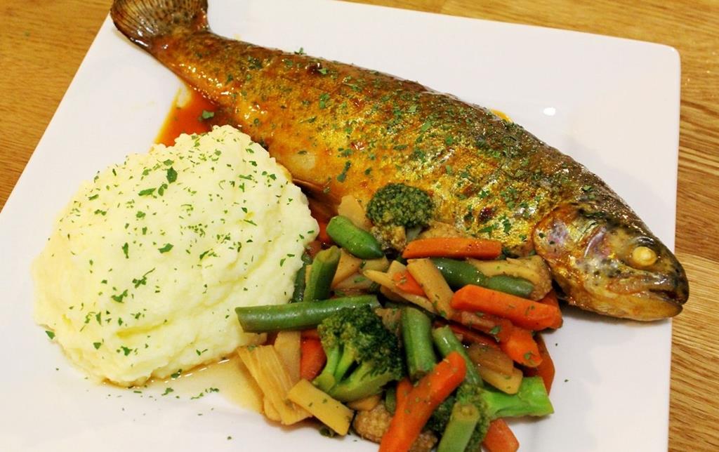 Рыба с овощами с фото
