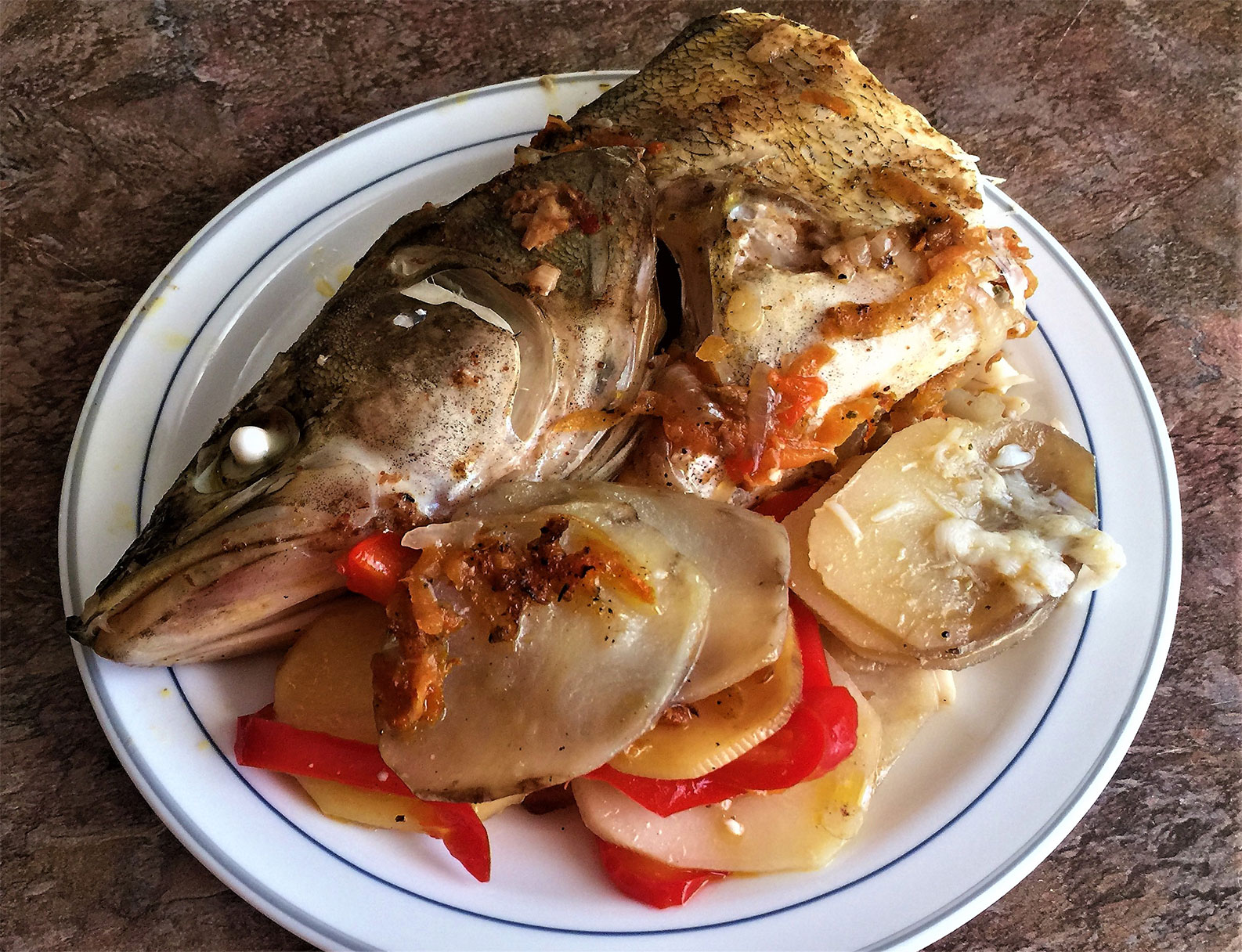 Судак, запеченный в духовке: как приготовить рыбу