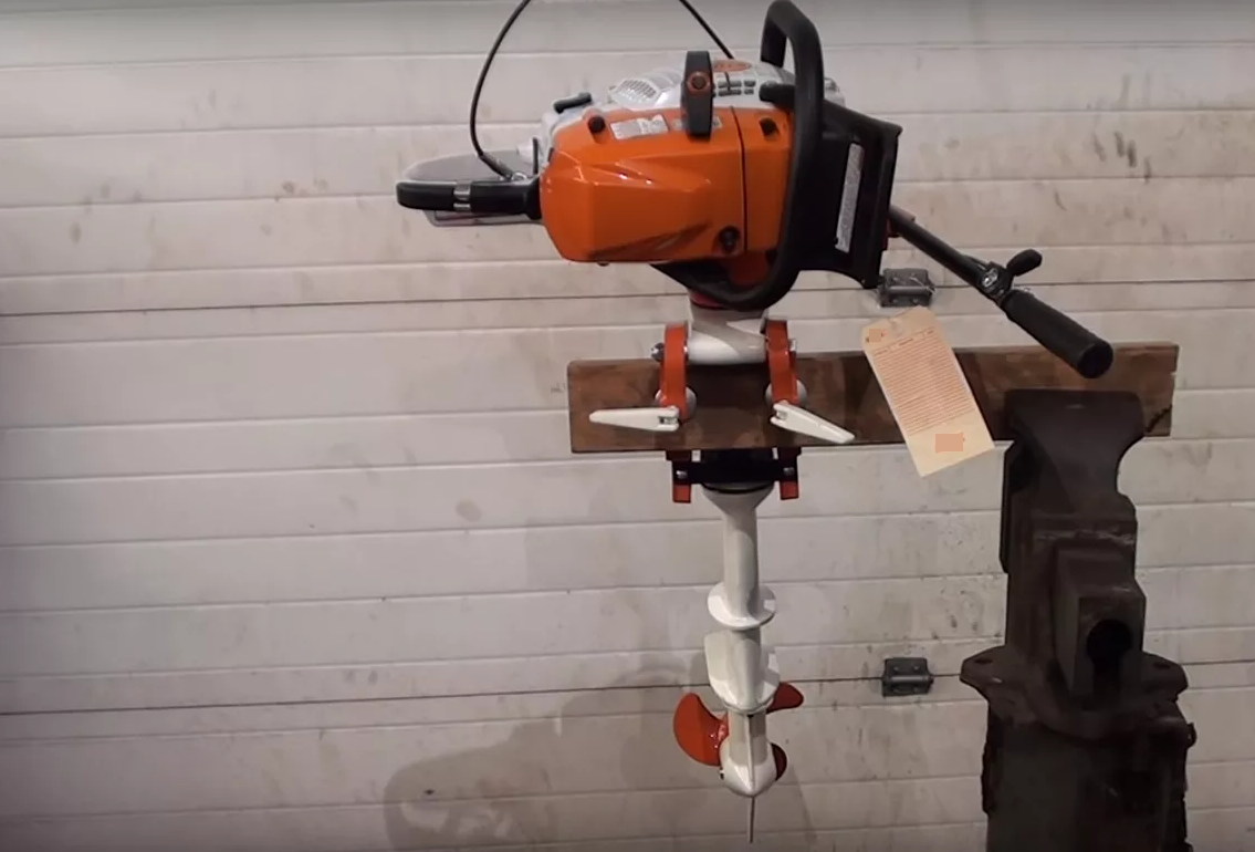 Двигатель для мотобура. Насадка Лодочный мотор Stihl мл-1. Лодочный мотор из бензопилы штиль. Лодочный мотор от триммера штиль. Лодочный мотор насадка пилы штиль.