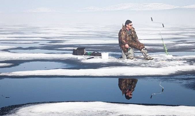 Рыбалка на окуня по первому льду на блесну, балансир и мормышку