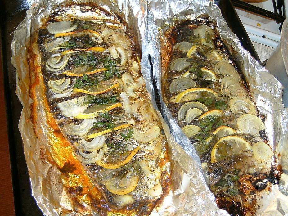 Карп в духовке в фольге -  рецепты запеченной рыбы целиком, в сметане, с картошкой и овощами. как приготовить и сколько запекать карпа в духовке в фольге?