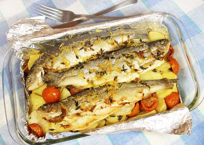 Рыба с картошкой в духовке - 5 пошаговых рецептов с фото и видео