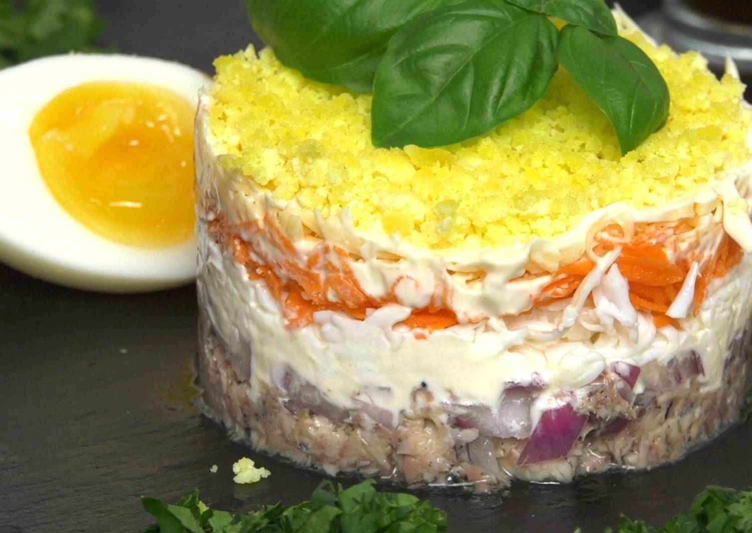 Рыбный салат из консервов с картошкой: рецепты (классический, слоеный)