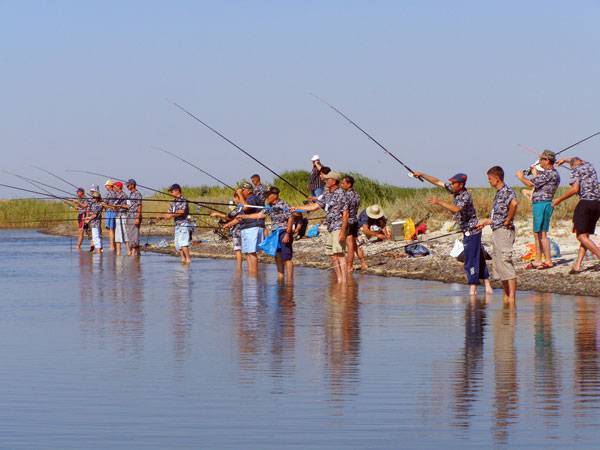 Рыбалка на азовском море с берега