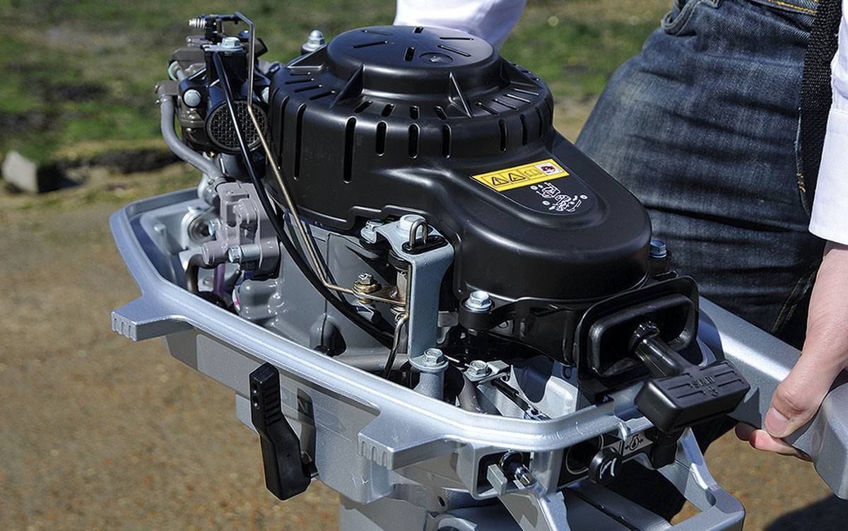 Какие достоинства у 4-тактного лодочного мотора хонда?