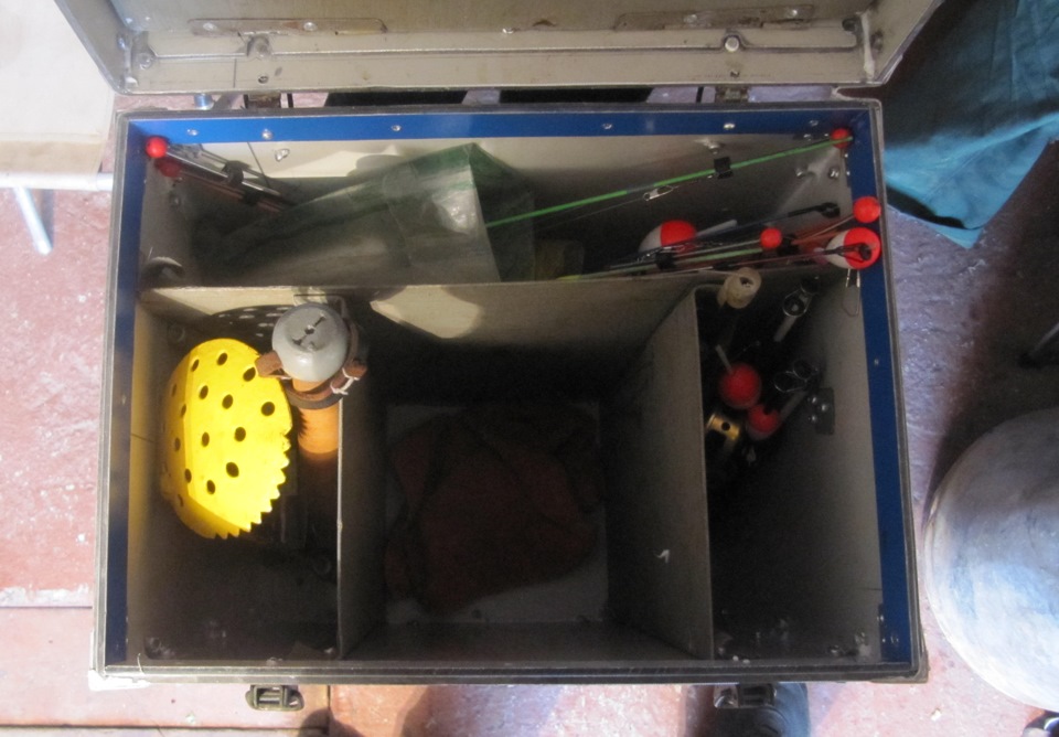 Как сделать ящик для зимней рыбалки из морозильной камеры холодильника своими руками?