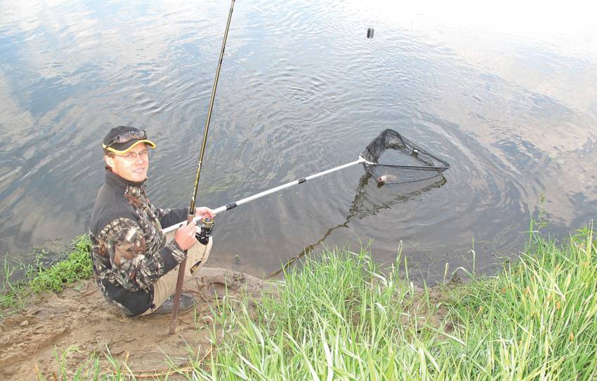 Монтаж фидерной оснастки для ловли на течении в реке