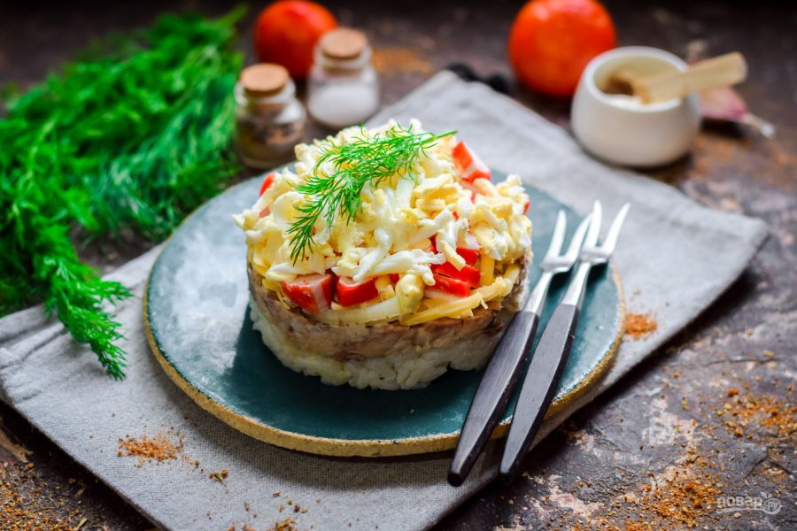 Салат из рыбных консервов - 121 рецепт приготовления пошагово - 1000.menu