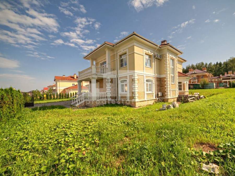 Коттеджный поселок на озере: купить готовый дом в Ленинградской области