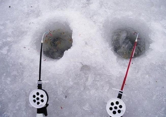 Ловля карася зимой на пруду: видео, секреты рыбалки, как ловить на мормышку, удочку
