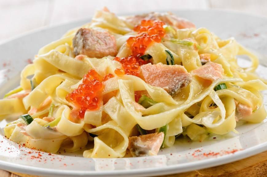 Фетучини с курицей: рецепты приготовления вкусной итальянской пасты в сливочном соусе и без него