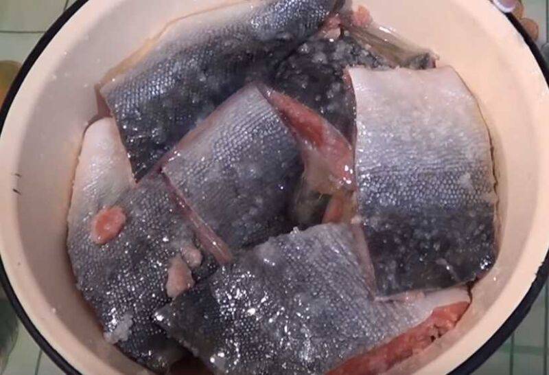 Способы вымачивания пересоленной селедки. как сделать рыбу менее соленой