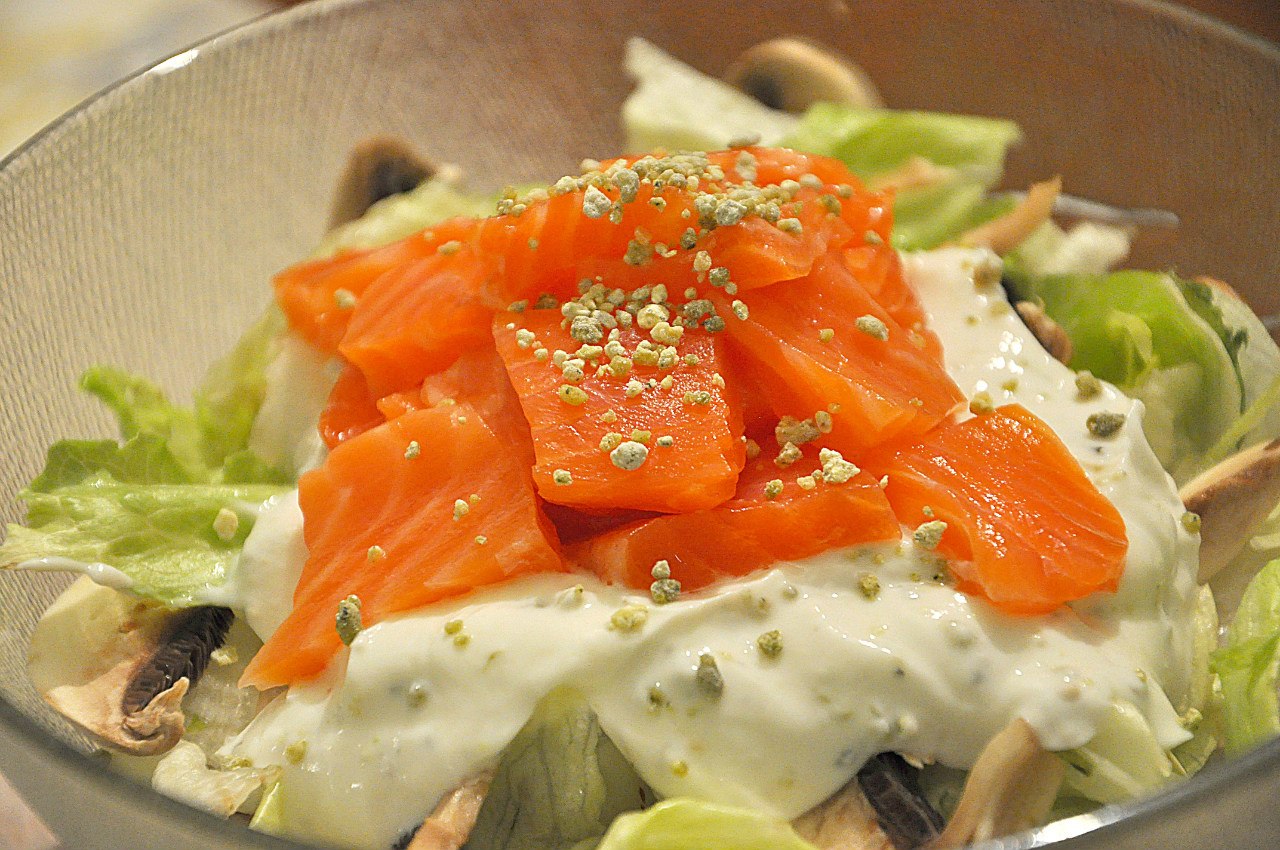 Салат "суши" слоями с красной рыбой и авокадо - 10 пошаговых фото в рецепте