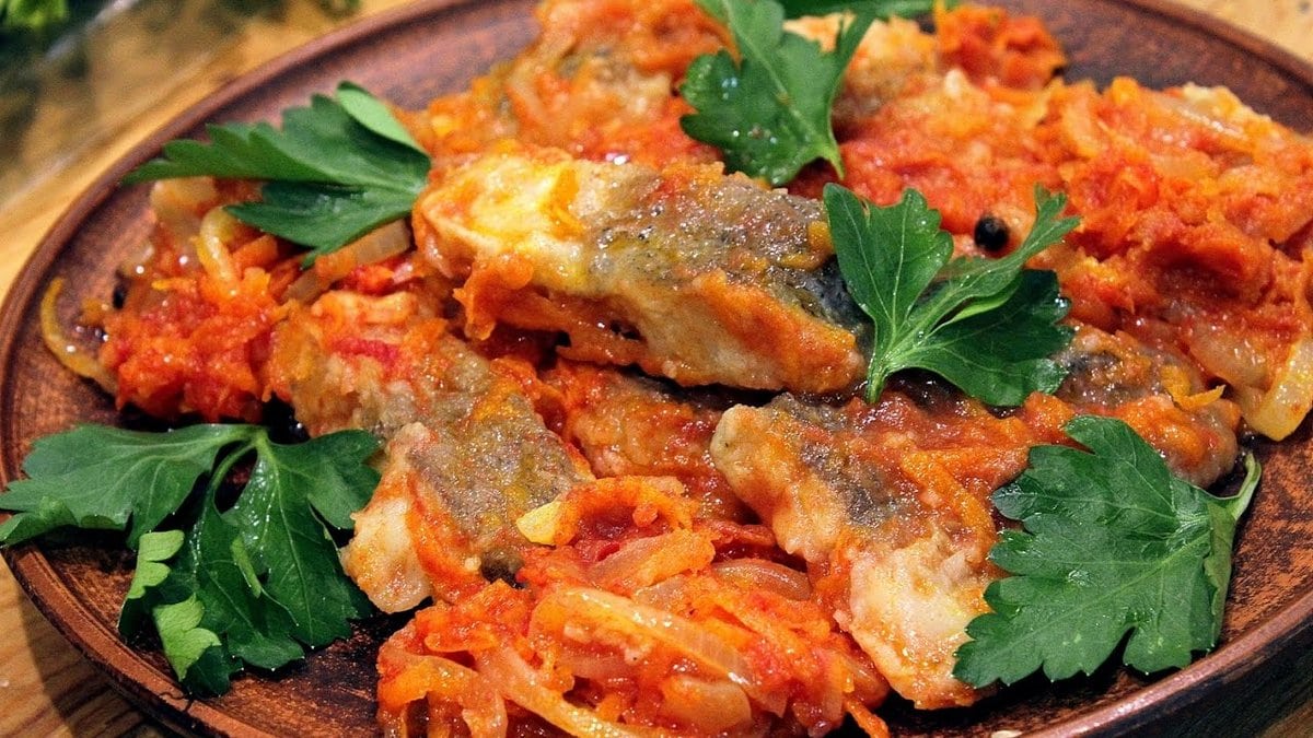Рыба в томатном соусе - 8 вкусных рецептов тушеной рыбы