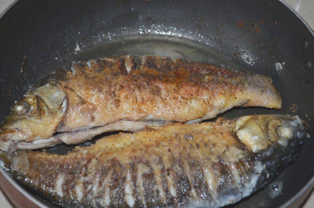 Как жарить речную рыбу на сковородке