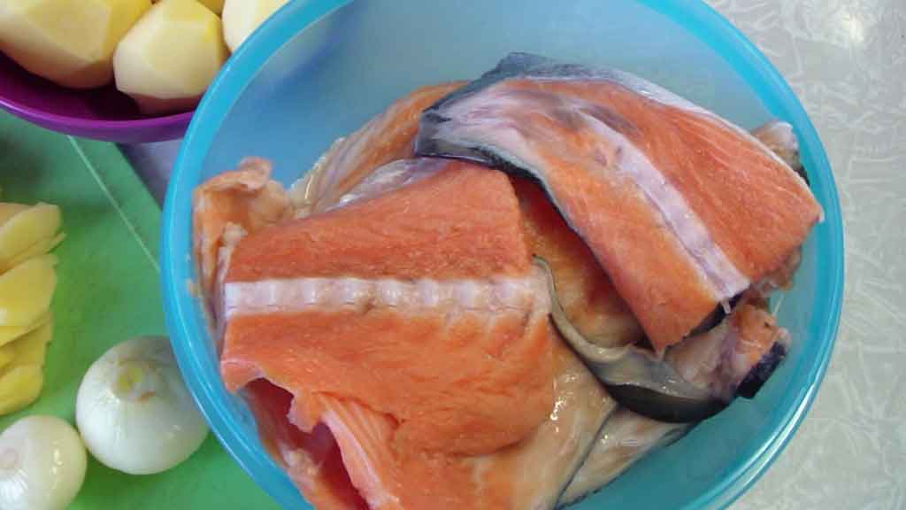 Уха из красной рыбы - рецепты из семги, горбуши, лосося, форели, кеты