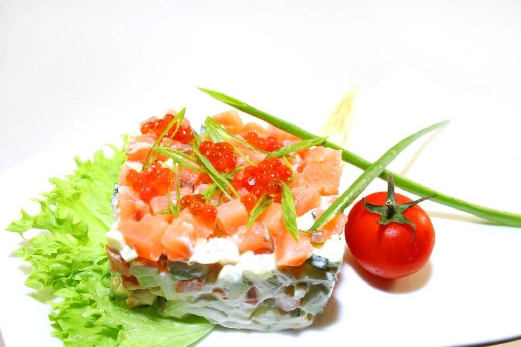 Салат из красной соленой рыбы рецепт с фото очень вкусный